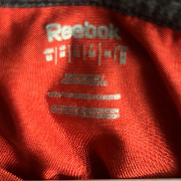 Reebok size medium shirt - Picture 2 of 2